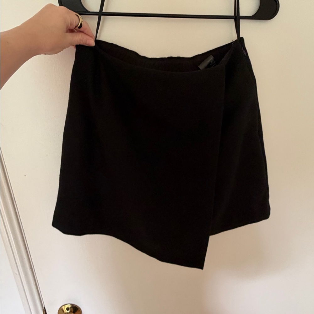 Uniqlo Black Skirt